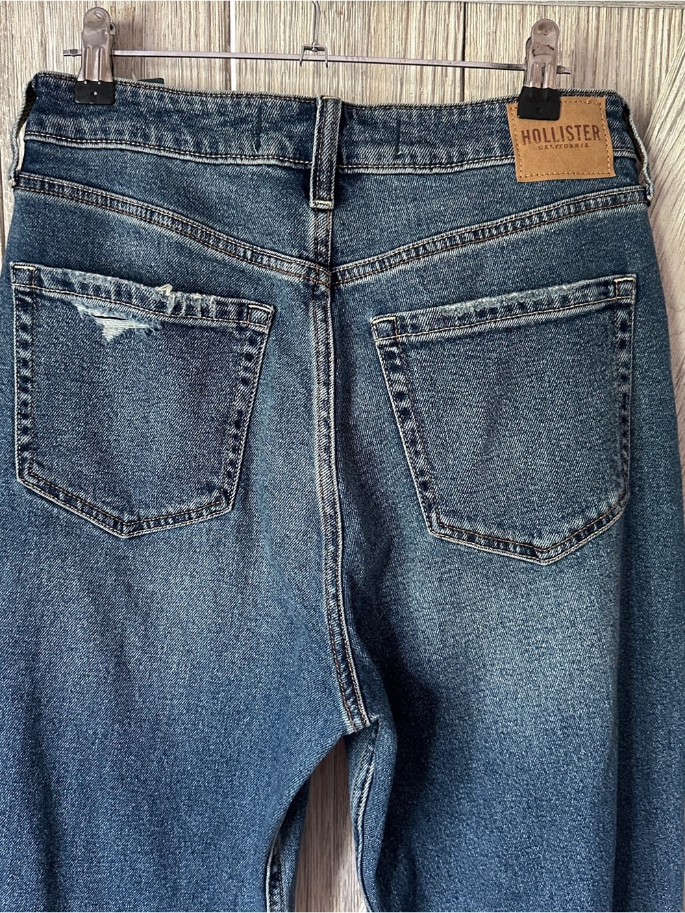 NWT Hollister Curvy Ultra High Rise Mom Jean Sz 28R - Picture 6 of 8